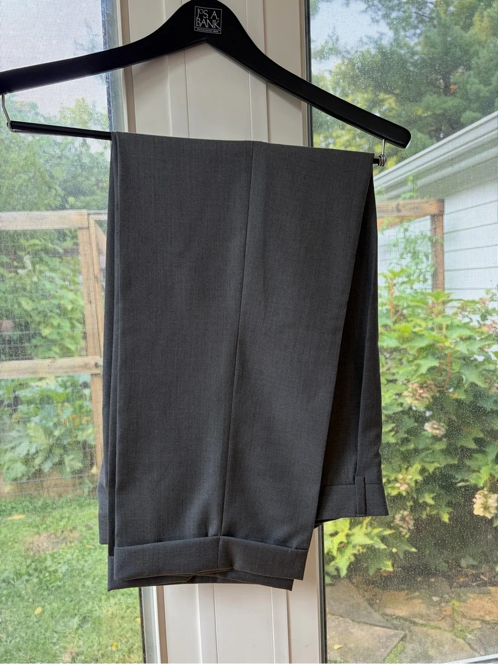 Jos. A. Bank Gray Two-Button suit 38R/32